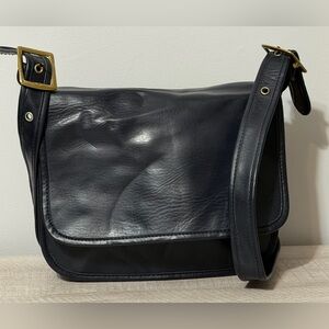 Vintage Dark Blue Leather Shoulder Bag – GUC
